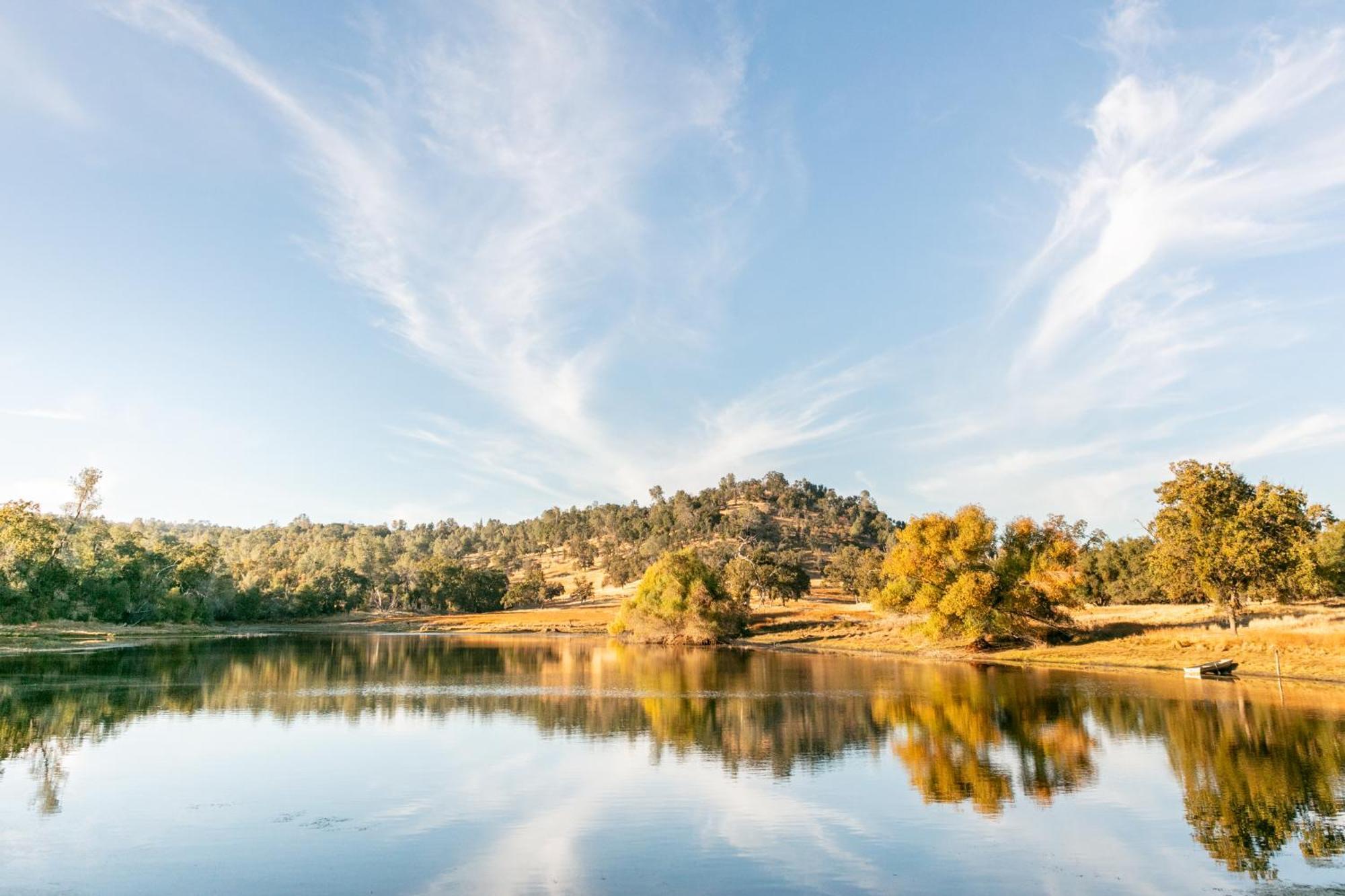 Rolling Oaks Ranch - 200 Acres Of Lakeside Beauty & Countryside Serenity マリポサ エクステリア 写真