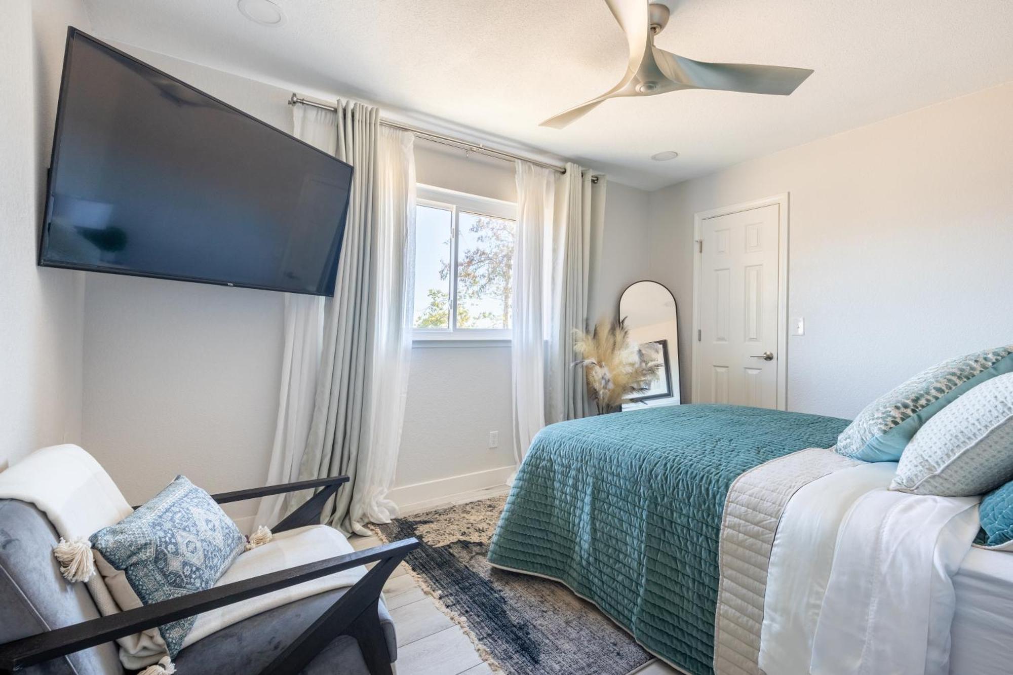 Rolling Oaks Ranch - 200 Acres Of Lakeside Beauty & Countryside Serenity マリポサ エクステリア 写真